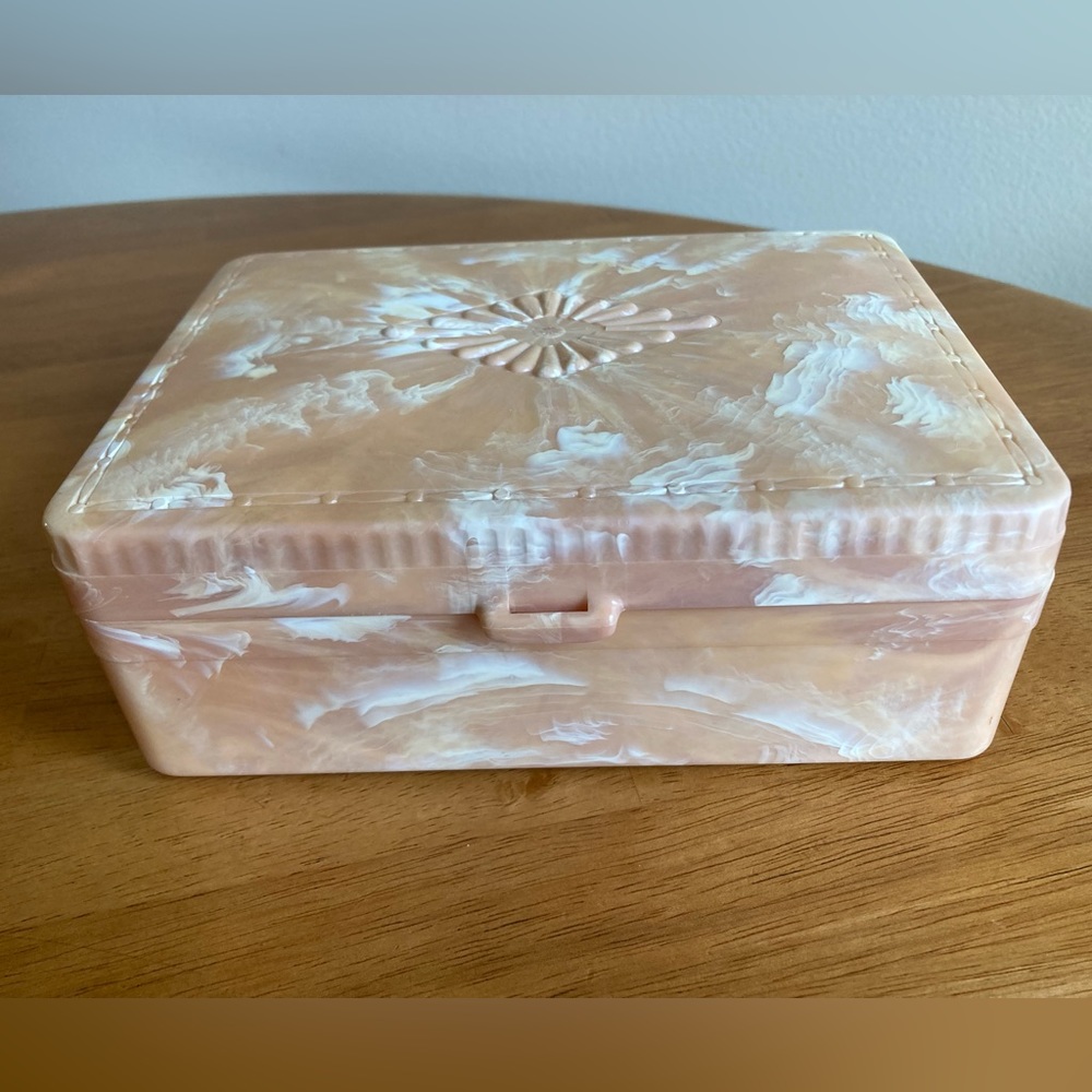 Peach/Pink vintage 1950’s box